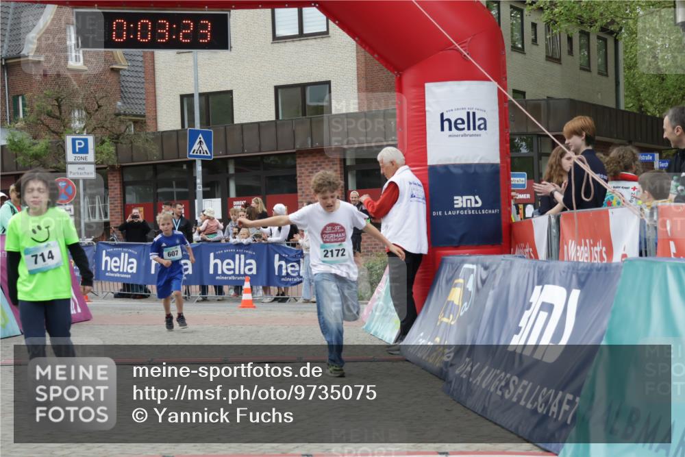 10.05.2026 - 8. Wedeler Halbmarathon Yannick Fuchs http://msf.ph/oto/9735075 10.05.2026 12:48:20 Ziel 607, 714, 2013, 2172 meine-sportfotos.de