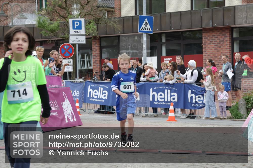 10.05.2026 - 8. Wedeler Halbmarathon Yannick Fuchs http://msf.ph/oto/9735082 10.05.2026 12:48:21 Ziel 607, 609, 714, 2013, 2095, 2172 meine-sportfotos.de