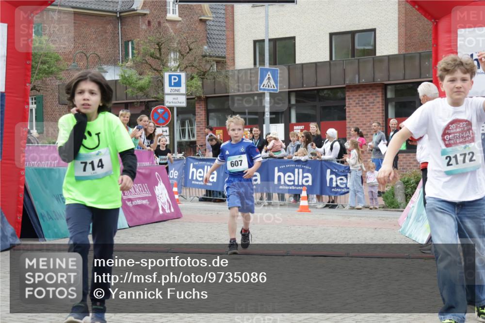 10.05.2026 - 8. Wedeler Halbmarathon Yannick Fuchs http://msf.ph/oto/9735086 10.05.2026 12:48:21 Ziel 607, 609, 714, 2013, 2095, 2172 meine-sportfotos.de