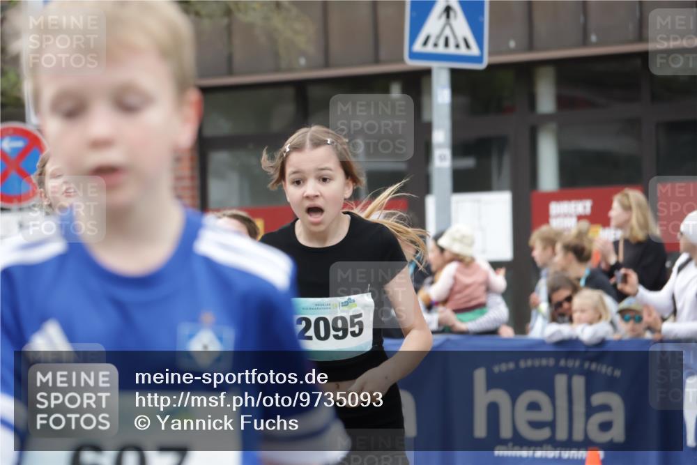 10.05.2026 - 8. Wedeler Halbmarathon Yannick Fuchs http://msf.ph/oto/9735093 10.05.2026 12:48:25 Ziel 147, 607, 609, 728, 2095, 2172 meine-sportfotos.de