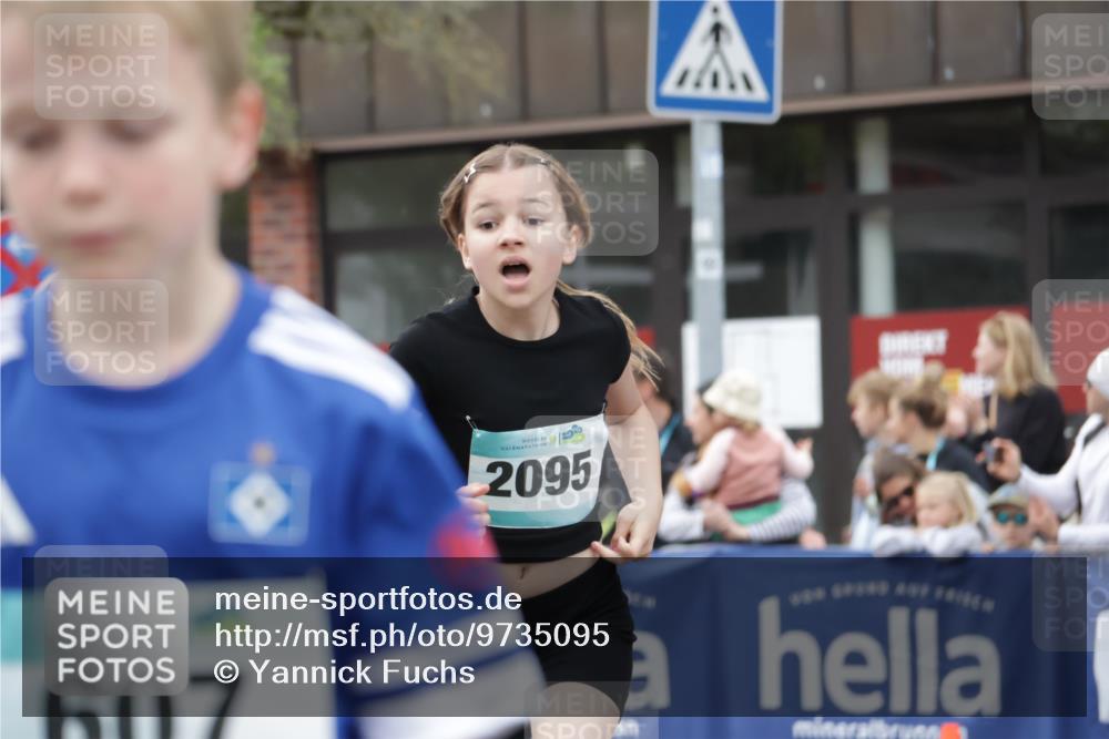 10.05.2026 - 8. Wedeler Halbmarathon Yannick Fuchs http://msf.ph/oto/9735095 10.05.2026 12:48:25 Ziel 147, 607, 609, 728, 2095, 2172 meine-sportfotos.de
