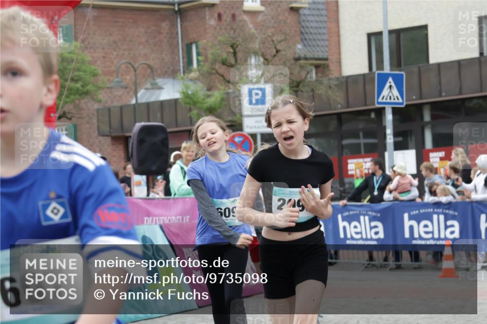10.05.2026 - 8. Wedeler Halbmarathon Yannick Fuchs http://msf.ph/oto/9735098 10.05.2026 12:48:26 Ziel 147, 607, 609, 728, 2095, 2172 meine-sportfotos.de