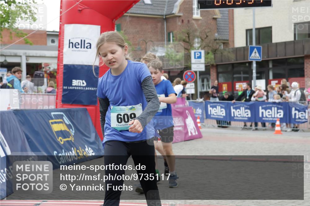10.05.2026 - 8. Wedeler Halbmarathon Yannick Fuchs http://msf.ph/oto/9735117 10.05.2026 12:48:28 Ziel 147, 607, 609, 728, 2095 meine-sportfotos.de