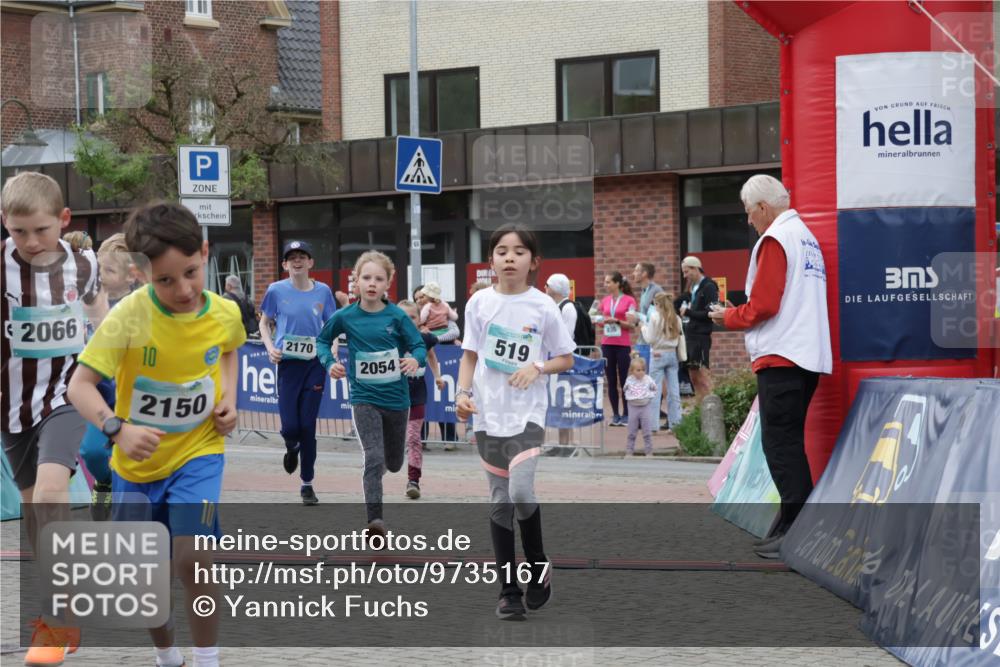 10.05.2026 - 8. Wedeler Halbmarathon Yannick Fuchs http://msf.ph/oto/9735167 10.05.2026 12:48:35 Ziel 197, 519, 2054, 2063, 2066, 2110, 2150, 2170 meine-sportfotos.de