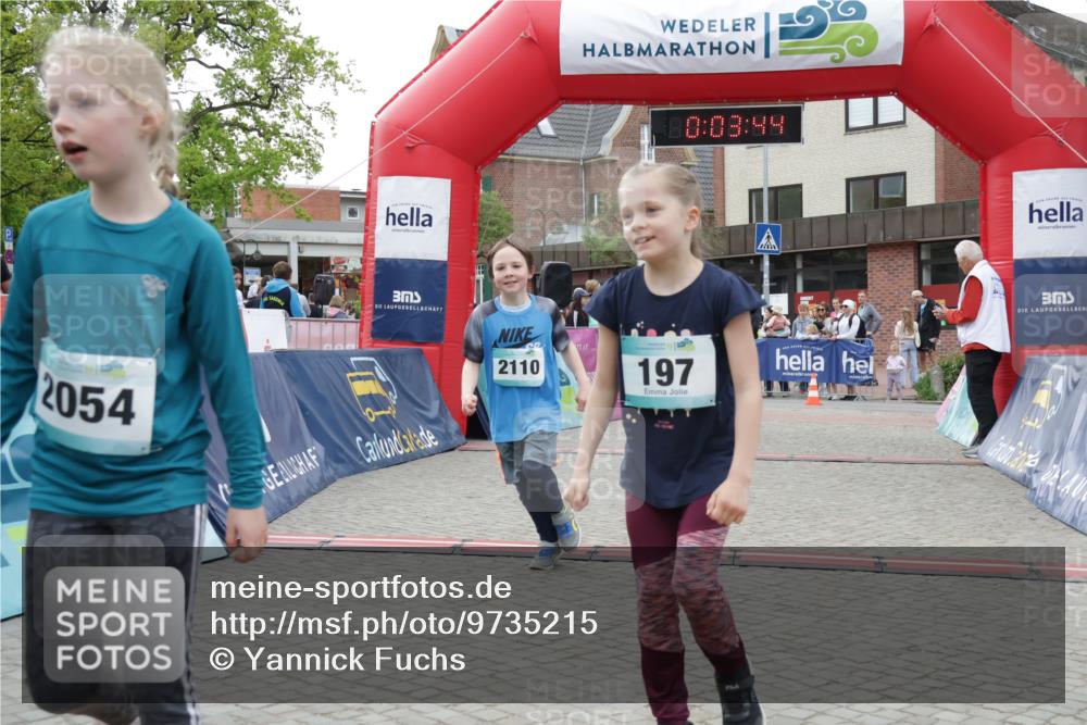 10.05.2026 - 8. Wedeler Halbmarathon Yannick Fuchs http://msf.ph/oto/9735215 10.05.2026 12:48:41 Ziel 148, 197, 825, 2054, 2063, 2110, 2111, 2170 meine-sportfotos.de