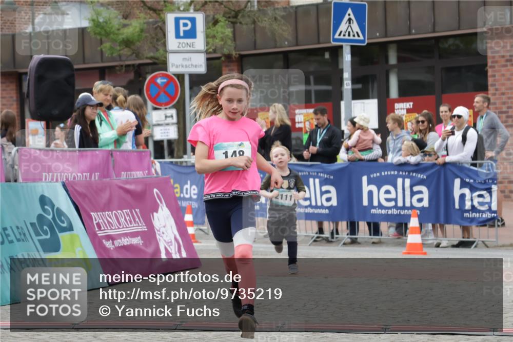 10.05.2026 - 8. Wedeler Halbmarathon Yannick Fuchs http://msf.ph/oto/9735219 10.05.2026 12:48:42 Ziel 148, 197, 825, 2110, 2111, 2170 meine-sportfotos.de