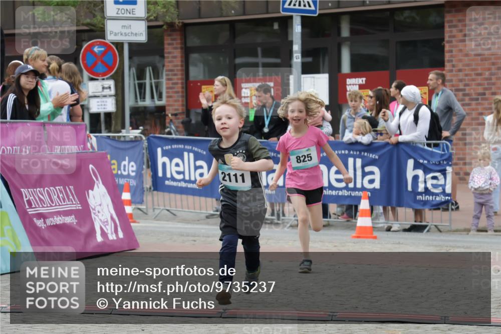 10.05.2026 - 8. Wedeler Halbmarathon Yannick Fuchs http://msf.ph/oto/9735237 10.05.2026 12:48:44 Ziel 148, 825, 2110, 2111 meine-sportfotos.de