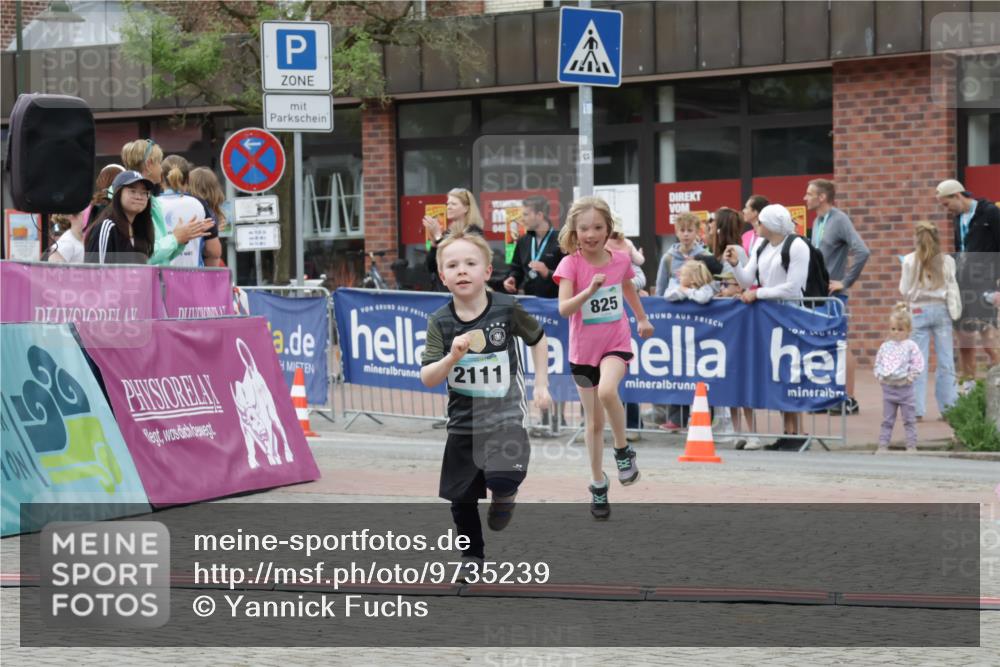 10.05.2026 - 8. Wedeler Halbmarathon Yannick Fuchs http://msf.ph/oto/9735239 10.05.2026 12:48:44 Ziel 148, 825, 2110, 2111 meine-sportfotos.de