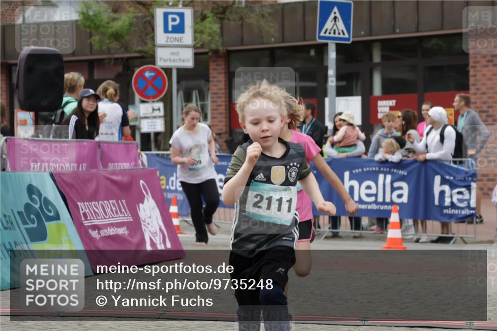 10.05.2026 - 8. Wedeler Halbmarathon Yannick Fuchs http://msf.ph/oto/9735248 10.05.2026 12:48:45 Ziel 148, 825, 909, 2110, 2111 meine-sportfotos.de