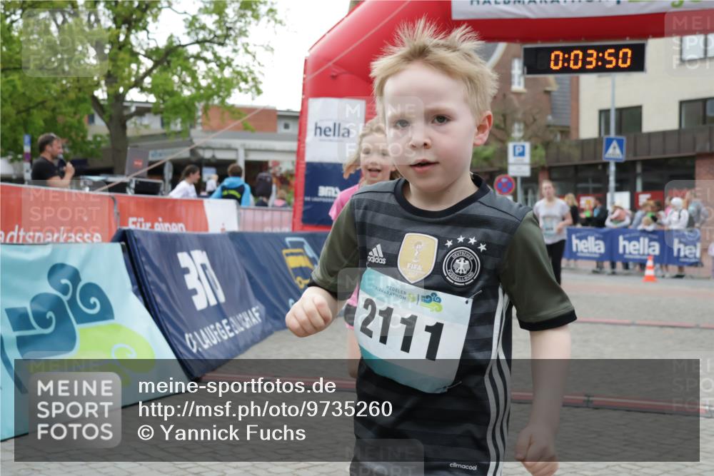 10.05.2026 - 8. Wedeler Halbmarathon Yannick Fuchs http://msf.ph/oto/9735260 10.05.2026 12:48:47 Ziel 148, 825, 909, 2111 meine-sportfotos.de