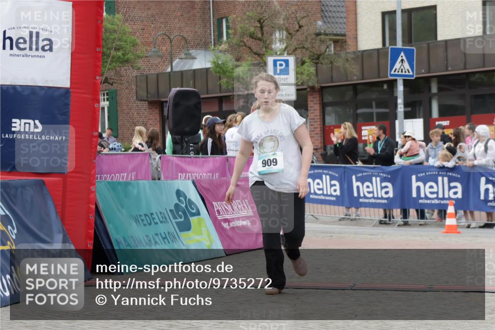 10.05.2026 - 8. Wedeler Halbmarathon Yannick Fuchs http://msf.ph/oto/9735272 10.05.2026 12:48:49 Ziel 825, 909, 2111 meine-sportfotos.de