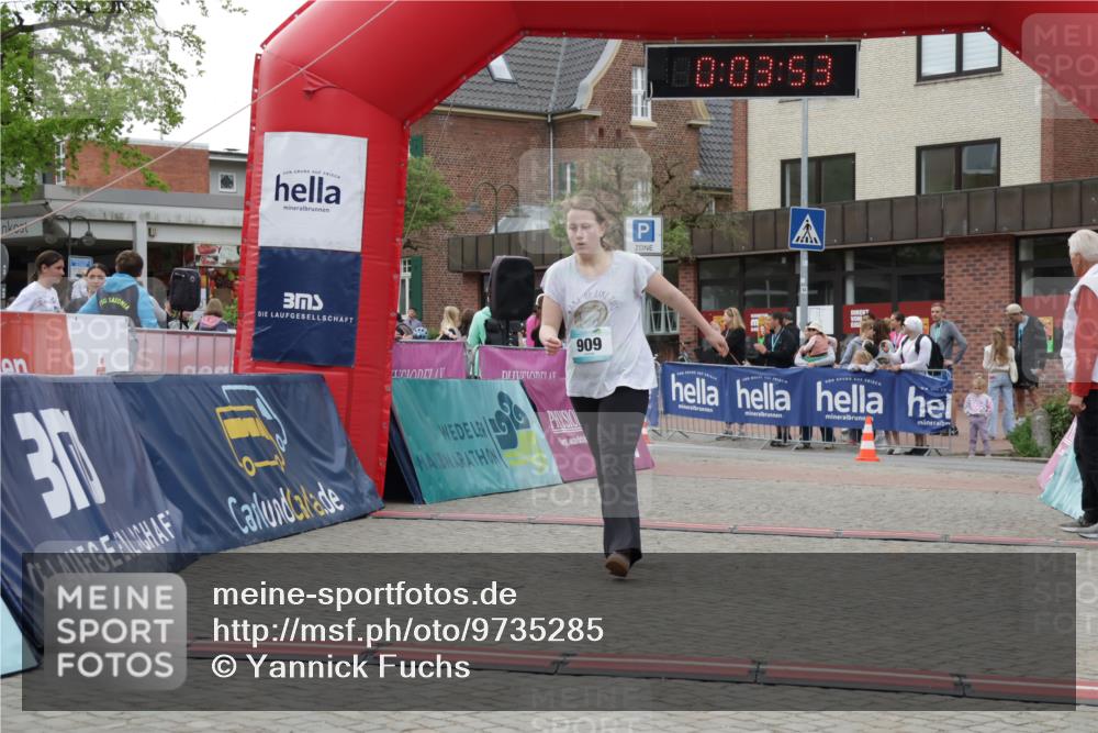 10.05.2026 - 8. Wedeler Halbmarathon Yannick Fuchs http://msf.ph/oto/9735285 10.05.2026 12:48:50 Ziel 825, 909, 2111 meine-sportfotos.de