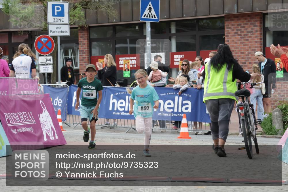 10.05.2026 - 8. Wedeler Halbmarathon Yannick Fuchs http://msf.ph/oto/9735323 10.05.2026 12:49:07 Ziel 850, 856 meine-sportfotos.de