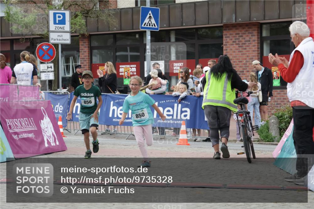 10.05.2026 - 8. Wedeler Halbmarathon Yannick Fuchs http://msf.ph/oto/9735328 10.05.2026 12:49:08 Ziel 850, 856 meine-sportfotos.de