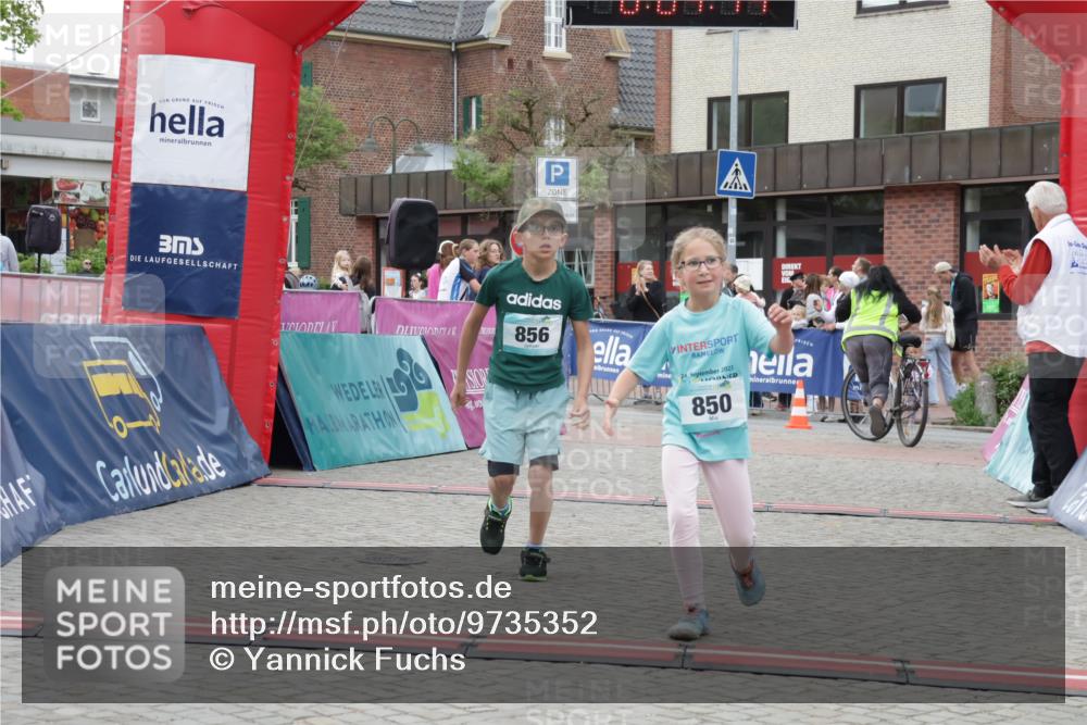 10.05.2026 - 8. Wedeler Halbmarathon Yannick Fuchs http://msf.ph/oto/9735352 10.05.2026 12:49:11 Ziel 850, 856 meine-sportfotos.de
