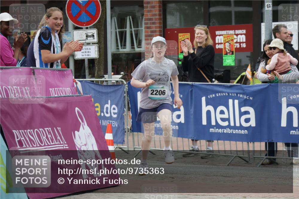 10.05.2026 - 8. Wedeler Halbmarathon Yannick Fuchs http://msf.ph/oto/9735363 10.05.2026 12:49:27 Ziel 2206 meine-sportfotos.de