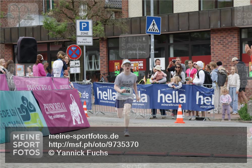 10.05.2026 - 8. Wedeler Halbmarathon Yannick Fuchs http://msf.ph/oto/9735370 10.05.2026 12:49:29 Ziel 2206 meine-sportfotos.de