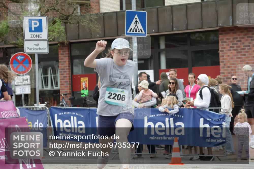 10.05.2026 - 8. Wedeler Halbmarathon Yannick Fuchs http://msf.ph/oto/9735377 10.05.2026 12:49:31 Ziel 2206 meine-sportfotos.de