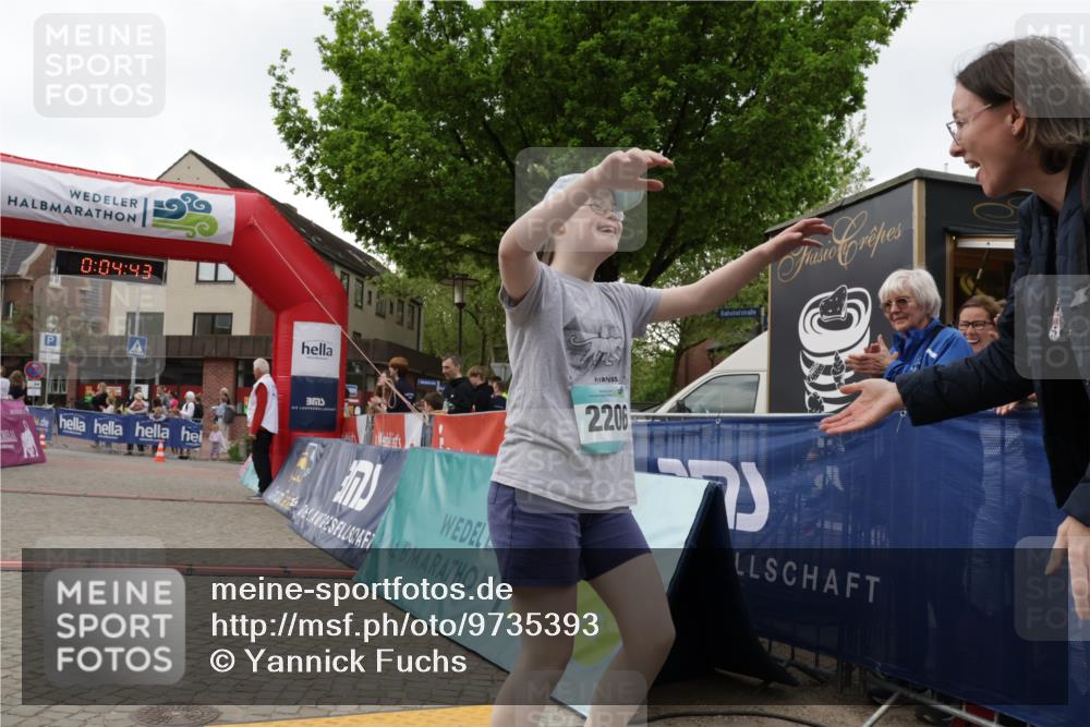10.05.2026 - 8. Wedeler Halbmarathon Yannick Fuchs http://msf.ph/oto/9735393 10.05.2026 12:49:40 Ziel  meine-sportfotos.de