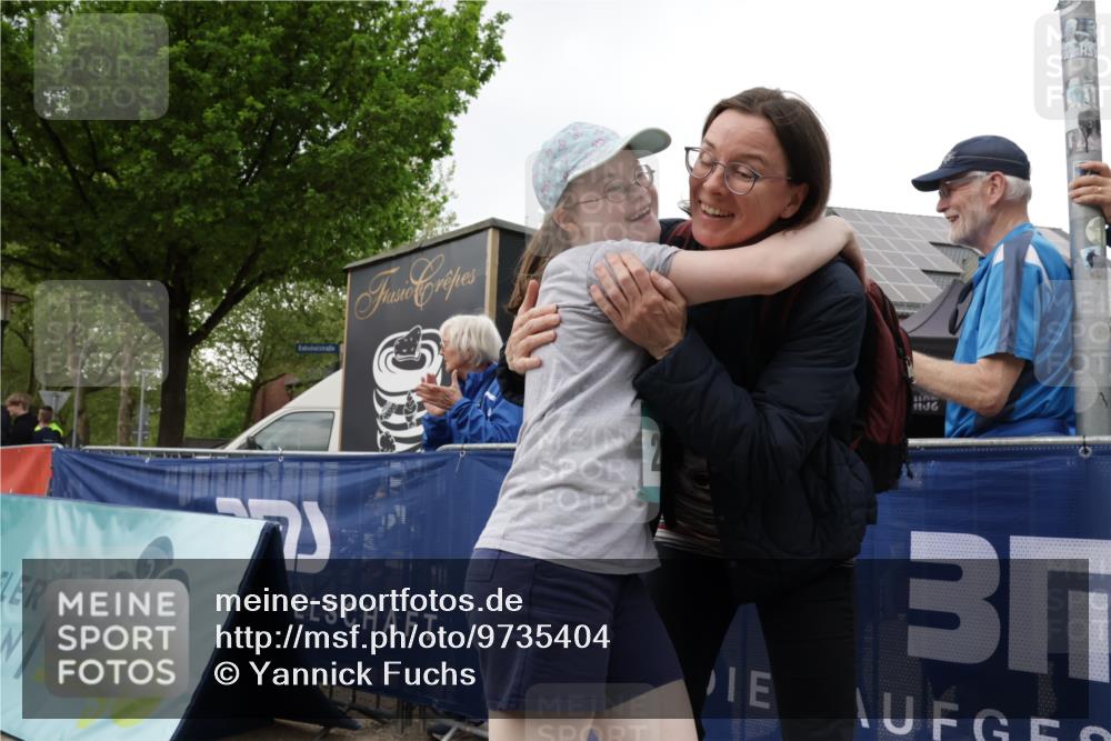 10.05.2026 - 8. Wedeler Halbmarathon Yannick Fuchs http://msf.ph/oto/9735404 10.05.2026 12:49:41 Ziel  meine-sportfotos.de