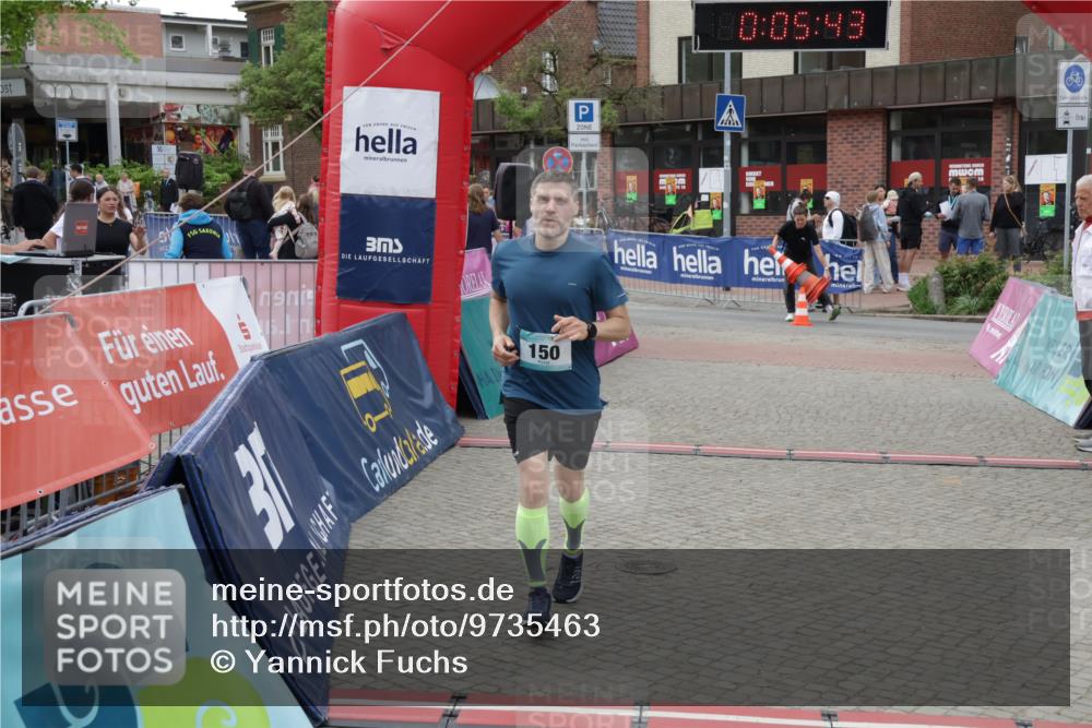 10.05.2026 - 8. Wedeler Halbmarathon Yannick Fuchs http://msf.ph/oto/9735463 10.05.2026 12:50:39 Ziel 150 meine-sportfotos.de