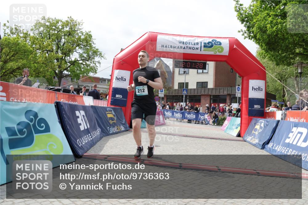 10.05.2026 - 8. Wedeler Halbmarathon Yannick Fuchs http://msf.ph/oto/9736363 10.05.2026 12:01:26 Ziel 212, 441, 717 meine-sportfotos.de