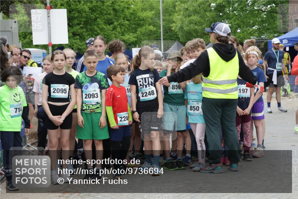 10.05.2026 - 8. Wedeler Halbmarathon Yannick Fuchs http://msf.ph/oto/9736694 10.05.2026 12:42:59 Ziel 1, 770, 883, 2095, 714, 16, 2024, 2248, 856, 2093, 224, 24, 2023, 850, 197, 2186 meine-sportfotos.de