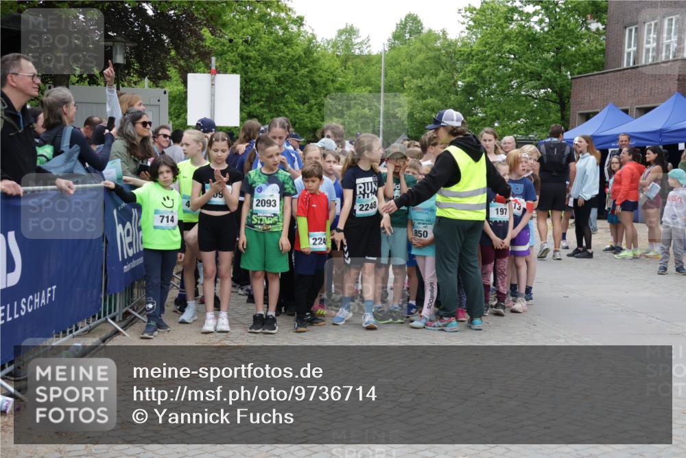 10.05.2026 - 8. Wedeler Halbmarathon Yannick Fuchs http://msf.ph/oto/9736714 10.05.2026 12:43:30 Ziel 2093, 714, 224, 2248, 850, 197, 13 meine-sportfotos.de