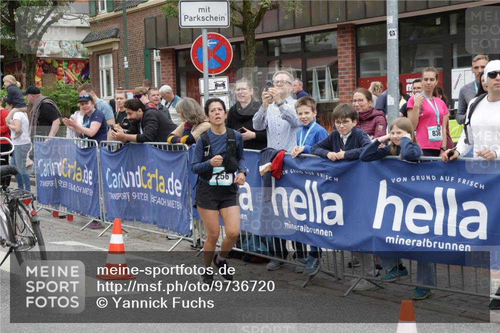 10.05.2026 - 8. Wedeler Halbmarathon Yannick Fuchs http://msf.ph/oto/9736720 10.05.2026 12:43:49 Ziel 7, 9, 40, 836, 256 meine-sportfotos.de