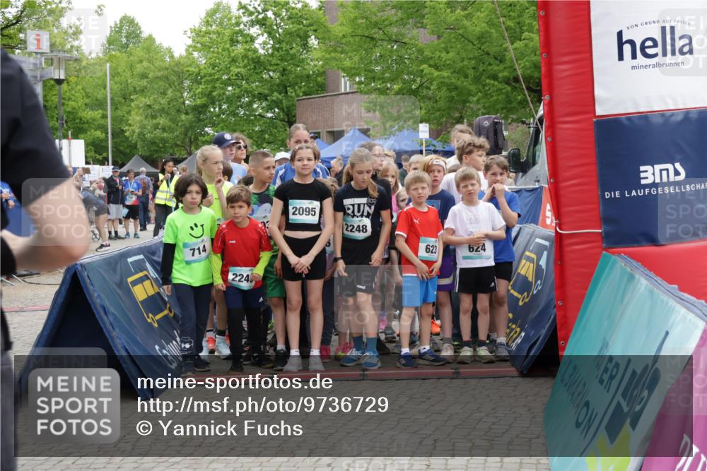 10.05.2026 - 8. Wedeler Halbmarathon Yannick Fuchs http://msf.ph/oto/9736729 10.05.2026 12:44:08 Ziel 714, 2249, 2095, 2024, 2248, 623, 624 meine-sportfotos.de