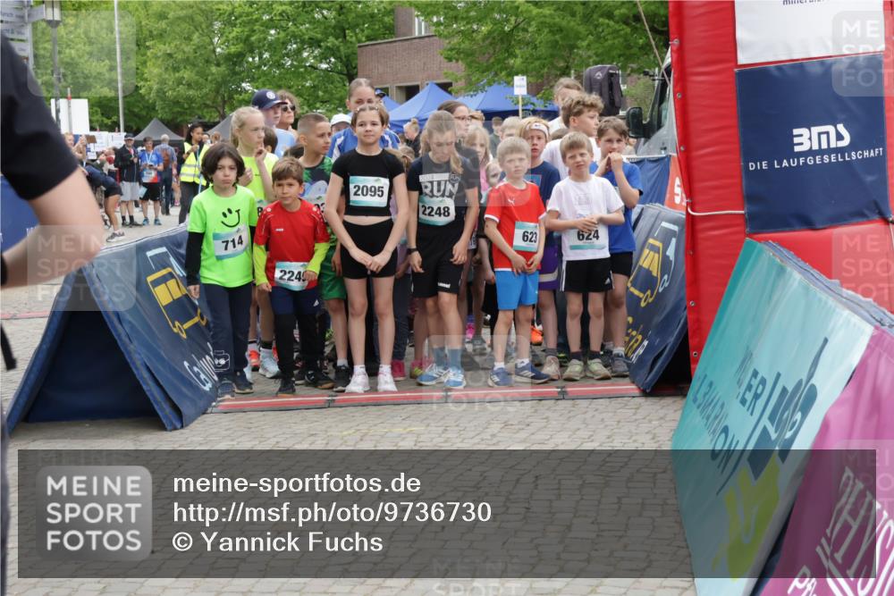 10.05.2026 - 8. Wedeler Halbmarathon Yannick Fuchs http://msf.ph/oto/9736730 10.05.2026 12:44:08 Ziel 714, 2240, 2095, 2024, 2248, 623, 624 meine-sportfotos.de