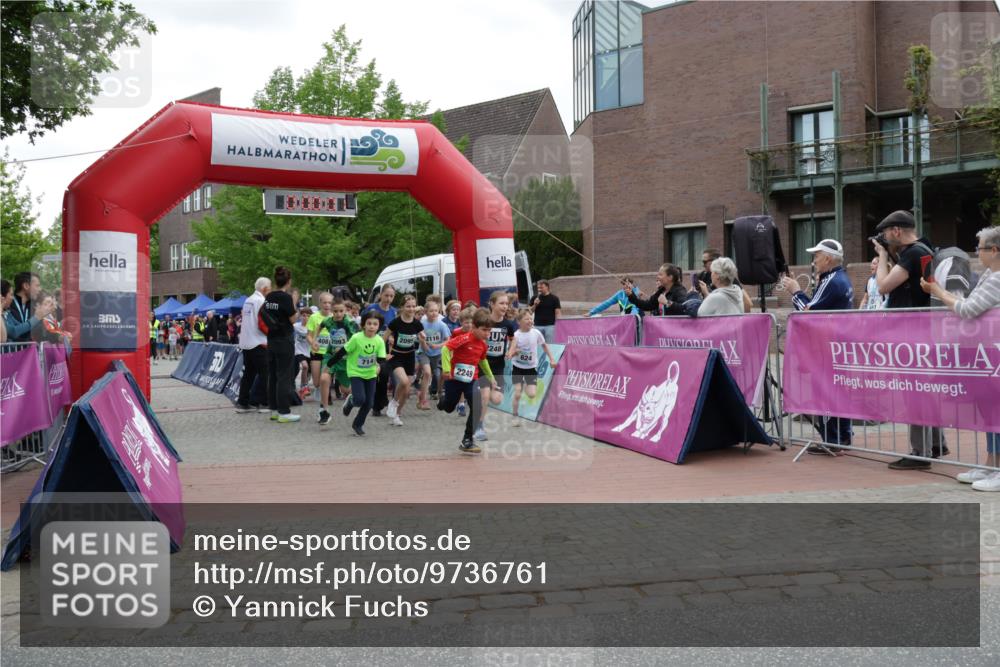 10.05.2026 - 8. Wedeler Halbmarathon Yannick Fuchs http://msf.ph/oto/9736761 10.05.2026 12:44:58 Ziel 10000, 2095, 2116, 408, 2093, 2249, 2248, 624 meine-sportfotos.de