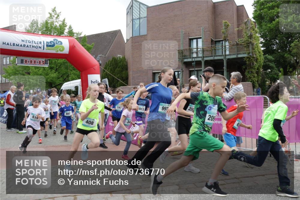 10.05.2026 - 8. Wedeler Halbmarathon Yannick Fuchs http://msf.ph/oto/9736770 10.05.2026 12:44:59 Ziel 519, 795, 797, 607, 408, 997, 147, 2013, 346, 209, 209, 62 meine-sportfotos.de