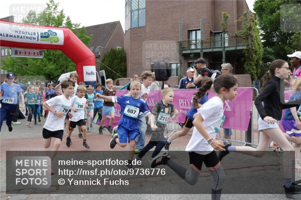 10.05.2026 - 8. Wedeler Halbmarathon Yannick Fuchs http://msf.ph/oto/9736776 10.05.2026 12:45:00 Ziel 2170, 2054, 2063, 795, 796, 850, 2110, 607, 2111 meine-sportfotos.de
