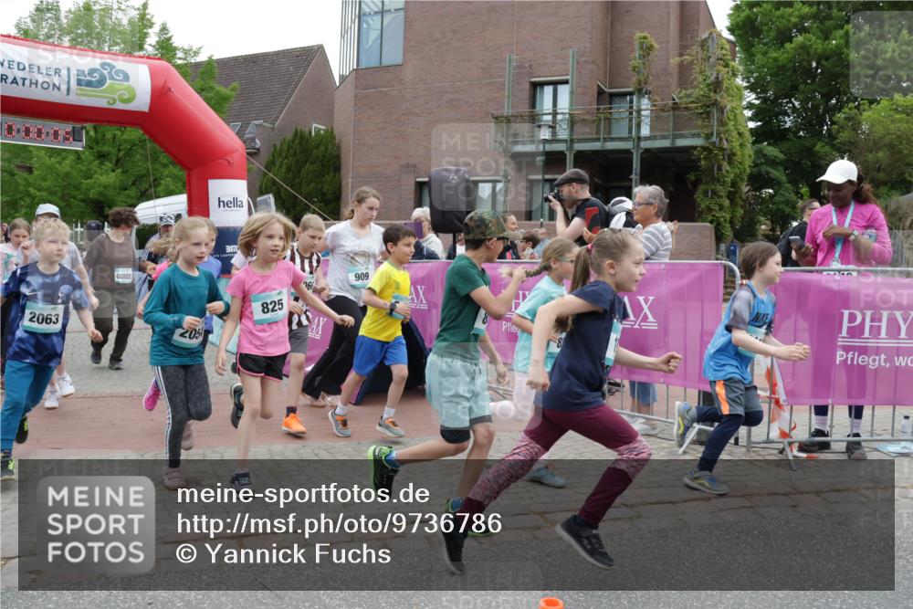 10.05.2026 - 8. Wedeler Halbmarathon Yannick Fuchs http://msf.ph/oto/9736786 10.05.2026 12:45:02 Ziel 2063, 3, 205, 825, 66, 909 meine-sportfotos.de