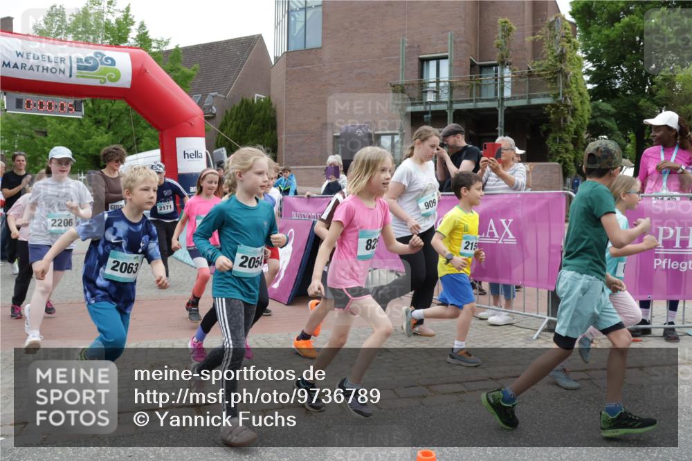 10.05.2026 - 8. Wedeler Halbmarathon Yannick Fuchs http://msf.ph/oto/9736789 10.05.2026 12:45:02 Ziel 1999, 2206, 2171, 2063, 2054, 82, 909, 215 meine-sportfotos.de