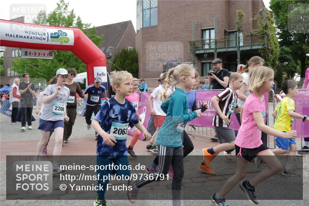 10.05.2026 - 8. Wedeler Halbmarathon Yannick Fuchs http://msf.ph/oto/9736791 10.05.2026 12:45:03 Ziel 2206, 2171, 2063, 48 meine-sportfotos.de