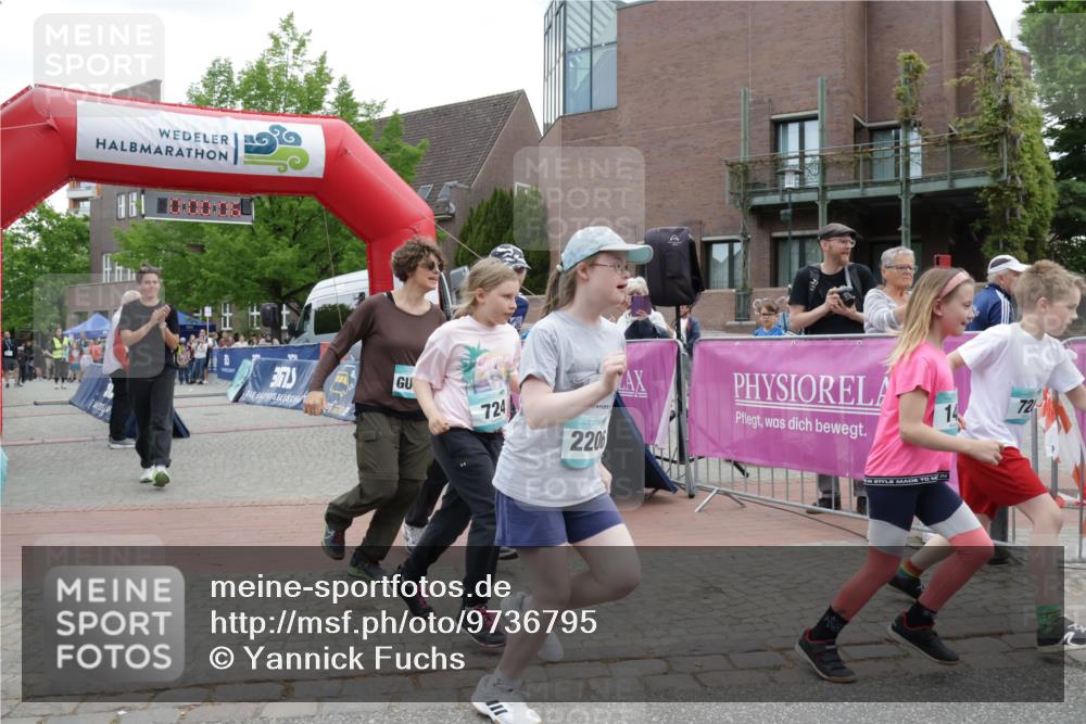 10.05.2026 - 8. Wedeler Halbmarathon Yannick Fuchs http://msf.ph/oto/9736795 10.05.2026 12:45:03 Ziel 724, 2206, 72 meine-sportfotos.de