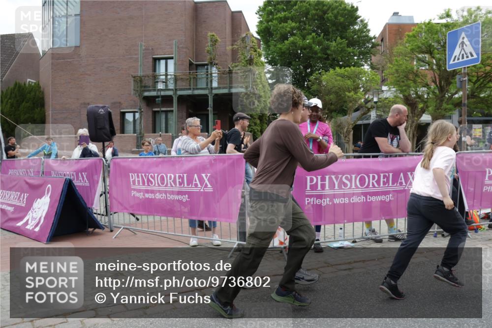 10.05.2026 - 8. Wedeler Halbmarathon Yannick Fuchs http://msf.ph/oto/9736802 10.05.2026 12:45:04 Ziel  meine-sportfotos.de