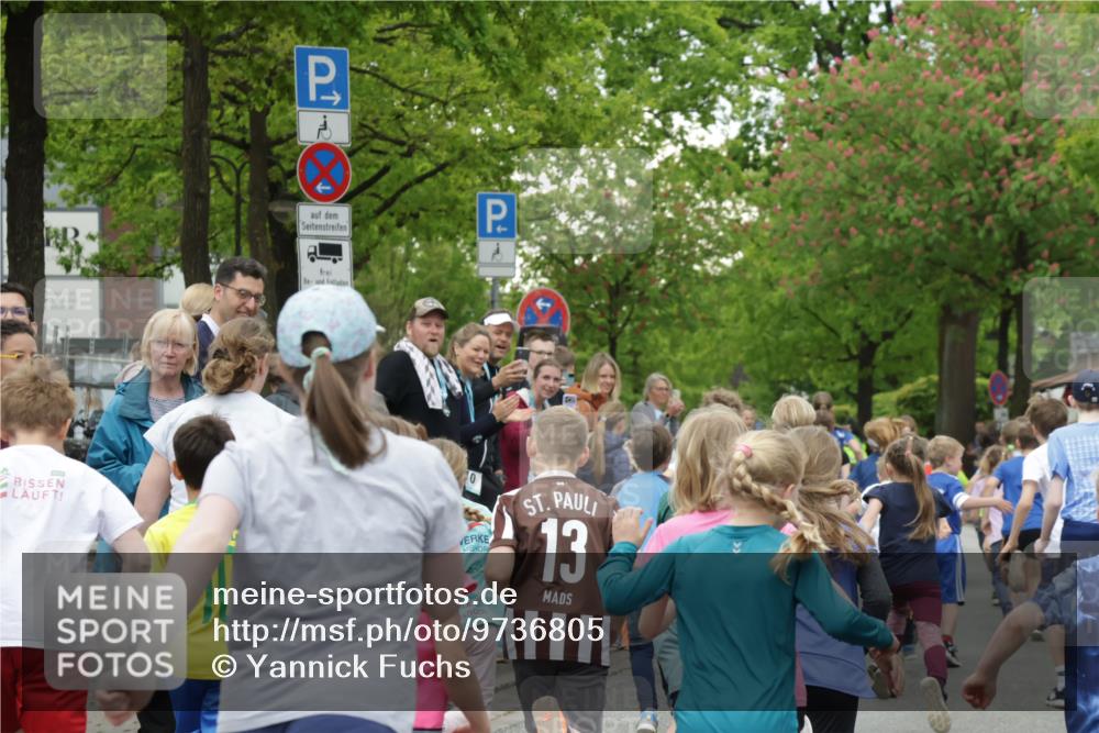 10.05.2026 - 8. Wedeler Halbmarathon Yannick Fuchs http://msf.ph/oto/9736805 10.05.2026 12:45:06 Ziel 0, 40, 13 meine-sportfotos.de
