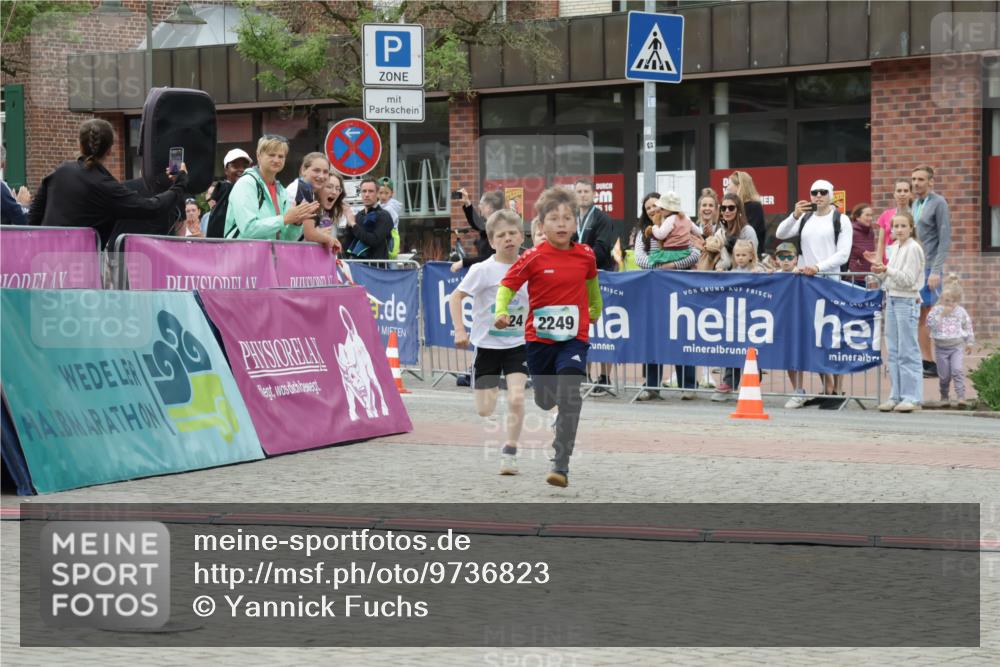 10.05.2026 - 8. Wedeler Halbmarathon Yannick Fuchs http://msf.ph/oto/9736823 10.05.2026 12:47:37 Ziel 24, 2249, 16, 623, 624, 2249 meine-sportfotos.de