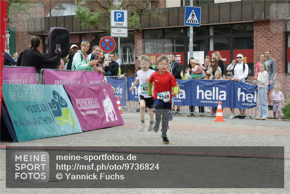 10.05.2026 - 8. Wedeler Halbmarathon Yannick Fuchs http://msf.ph/oto/9736824 10.05.2026 12:47:37 Ziel 16, 62, 2249, 623, 624, 2249 meine-sportfotos.de
