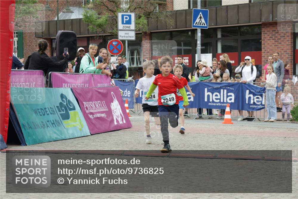 10.05.2026 - 8. Wedeler Halbmarathon Yannick Fuchs http://msf.ph/oto/9736825 10.05.2026 12:47:37 Ziel 16, 24, 2249, 623, 624, 2249 meine-sportfotos.de