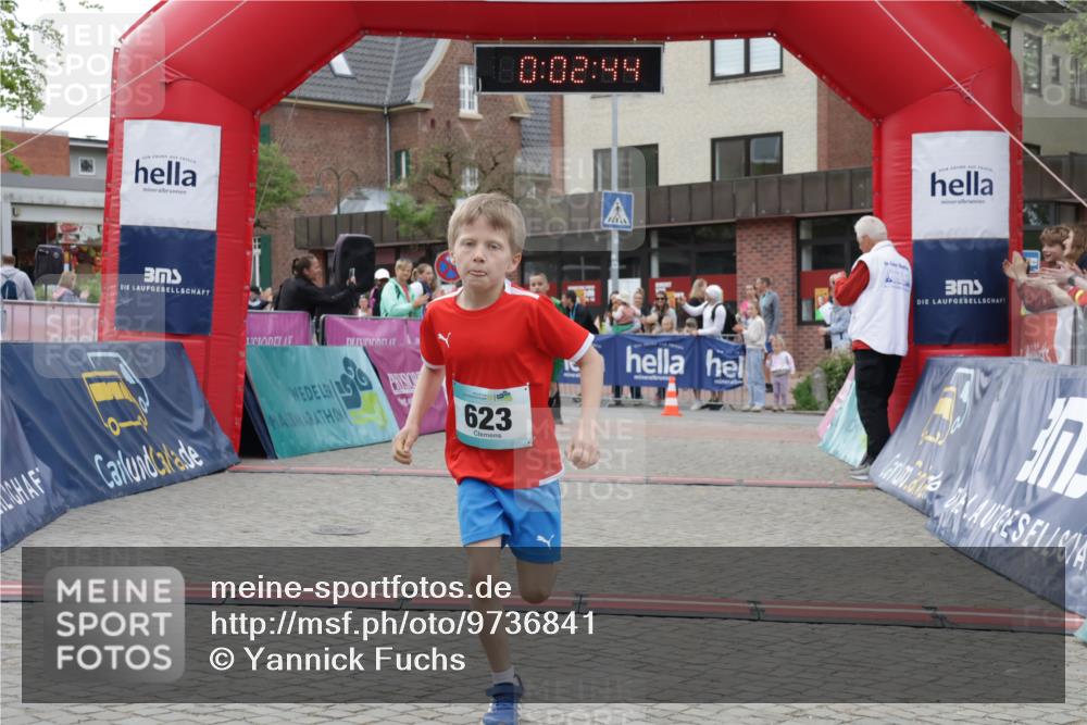 10.05.2026 - 8. Wedeler Halbmarathon Yannick Fuchs http://msf.ph/oto/9736841 10.05.2026 12:47:41 Ziel 10, 02, 49, 623, 623, 624, 997, 2093, 2249 meine-sportfotos.de
