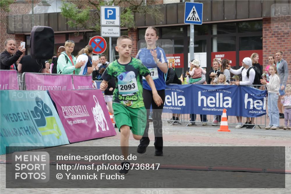 10.05.2026 - 8. Wedeler Halbmarathon Yannick Fuchs http://msf.ph/oto/9736847 10.05.2026 12:47:42 Ziel 2093, 7, 75, 16, 623, 624, 997, 2093, 2152, 2249 meine-sportfotos.de