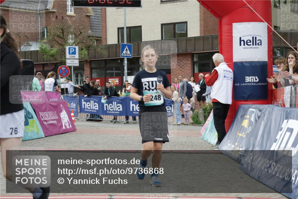10.05.2026 - 8. Wedeler Halbmarathon Yannick Fuchs http://msf.ph/oto/9736868 10.05.2026 12:47:49 Ziel 75, 16, 2024, 248, 76, 73, 997, 2093, 2152, 2248 meine-sportfotos.de