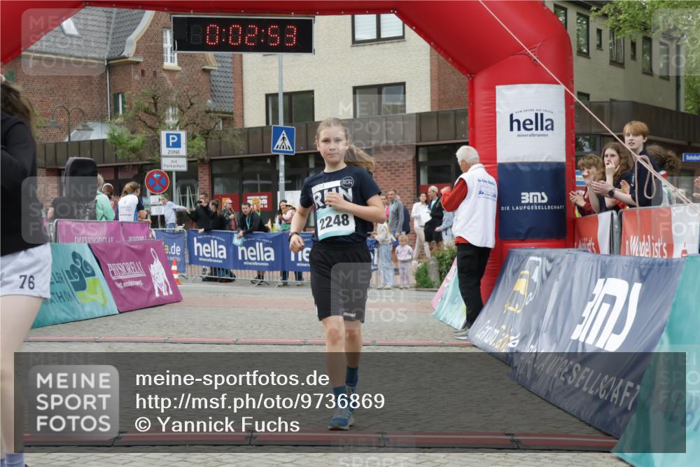 10.05.2026 - 8. Wedeler Halbmarathon Yannick Fuchs http://msf.ph/oto/9736869 10.05.2026 12:47:49 Ziel 76, 10, 02, 58, 2024, 2248, 997, 2093, 2152, 2248 meine-sportfotos.de