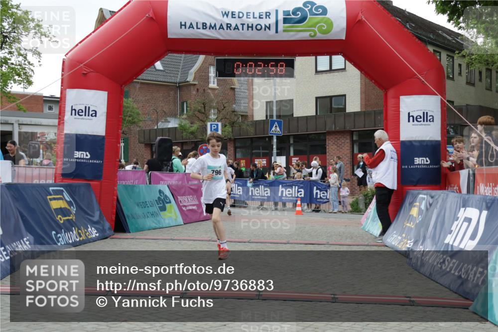10.05.2026 - 8. Wedeler Halbmarathon Yannick Fuchs http://msf.ph/oto/9736883 10.05.2026 12:47:54 Ziel 796, 180, 02, 58, 796, 797, 2248 meine-sportfotos.de