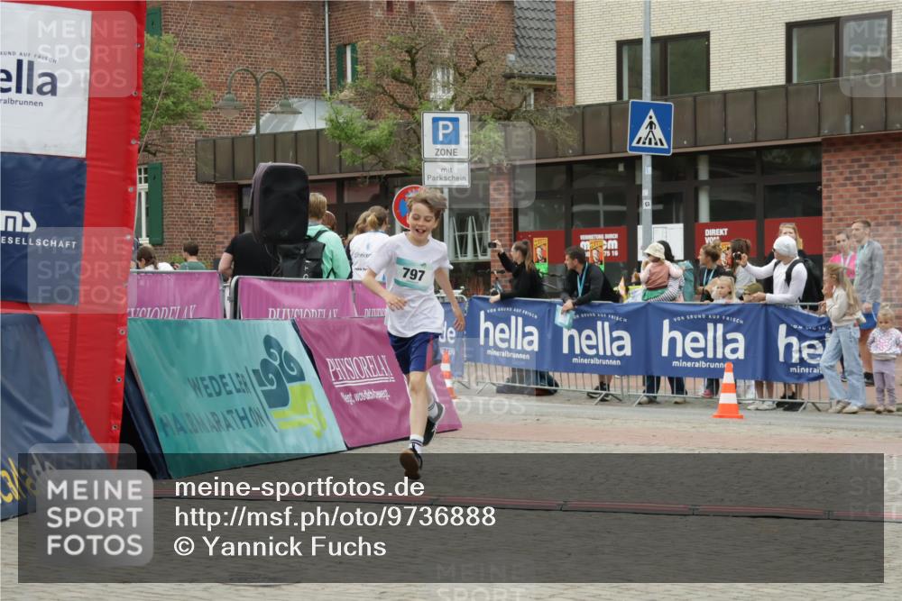 10.05.2026 - 8. Wedeler Halbmarathon Yannick Fuchs http://msf.ph/oto/9736888 10.05.2026 12:47:56 Ziel 797, 75, 16, 796, 797 meine-sportfotos.de