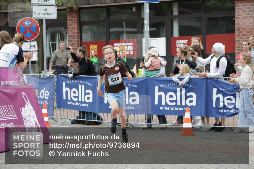 10.05.2026 - 8. Wedeler Halbmarathon Yannick Fuchs http://msf.ph/oto/9736894 10.05.2026 12:48:01 Ziel 75, 16, 824, 797, 824 meine-sportfotos.de